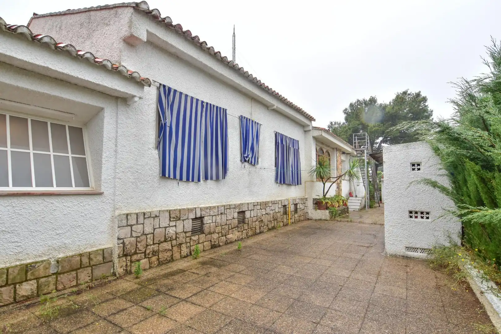 Vista exterior de Casa o xalet en venda en Torrent amb Aire condicionat, Jardí privat i Terrassa