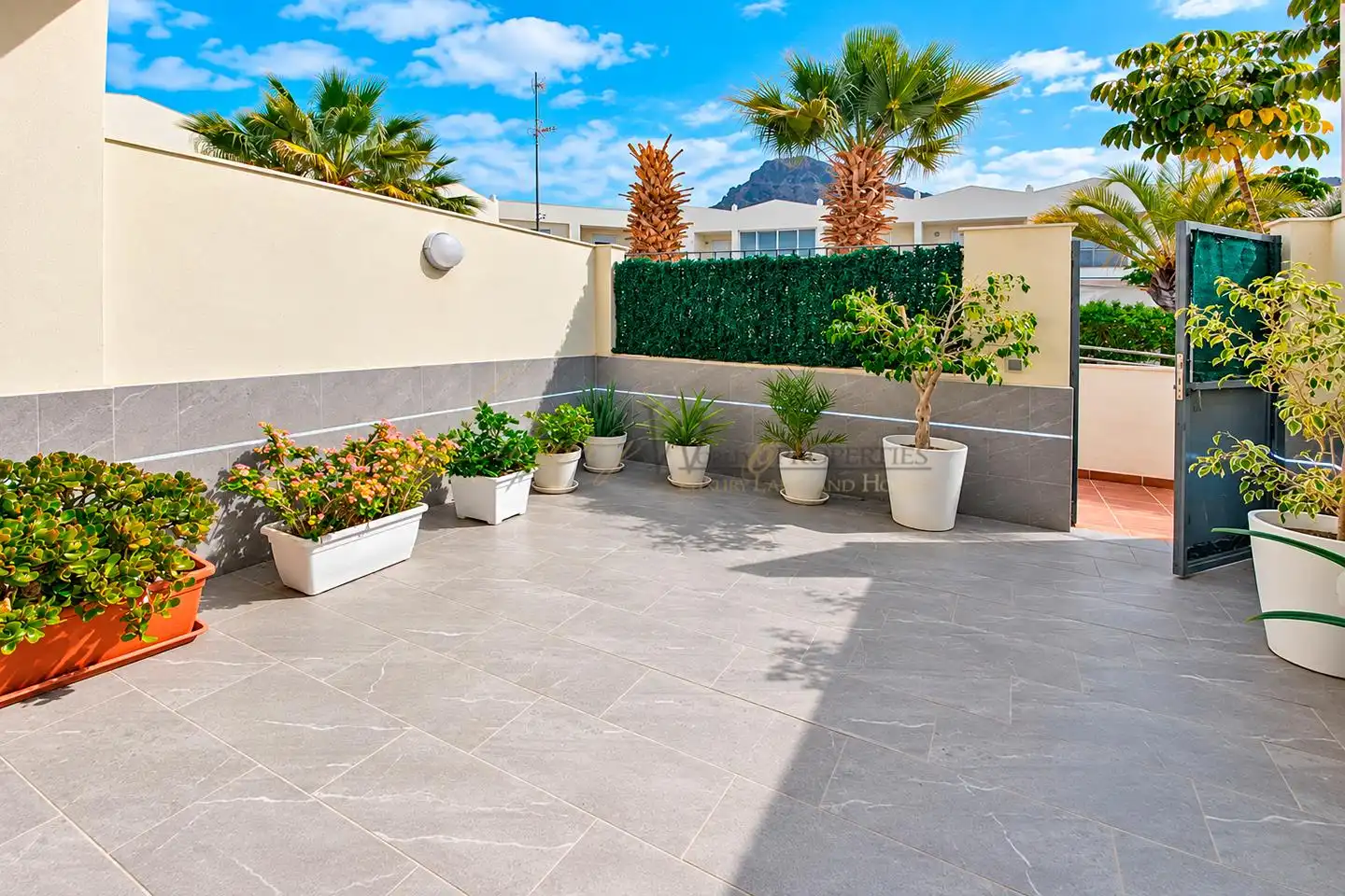 Casa con piscina en venta en Calle Beirut