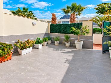 Casa amb piscina en venda a Calle Beirut