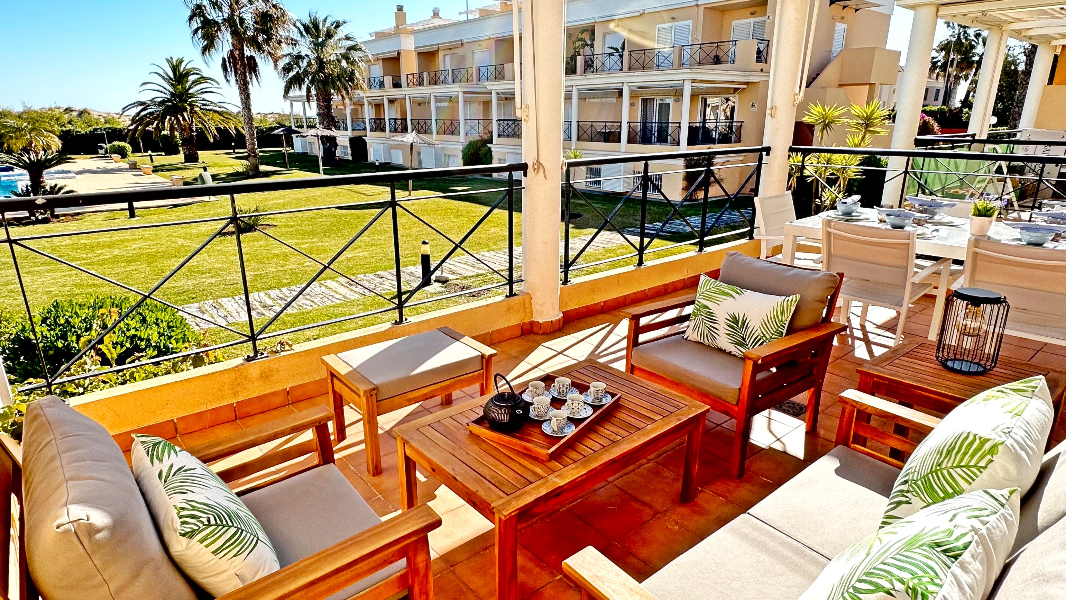 Terrasse von Wohnungen zur Miete in Oliva mit Klimaanlage, Heizung und Privatgarten