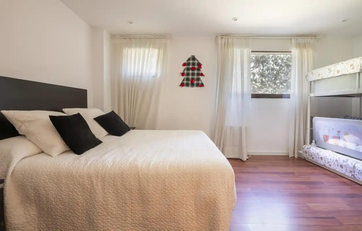 Dormitori de Casa o xalet en venda en Valdemorillo amb Calefacció, Jardí privat i Terrassa