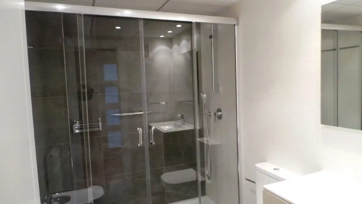 Baño de Piso de alquiler en Zaragoza con Aire acondicionado, Calefacción y Parquet