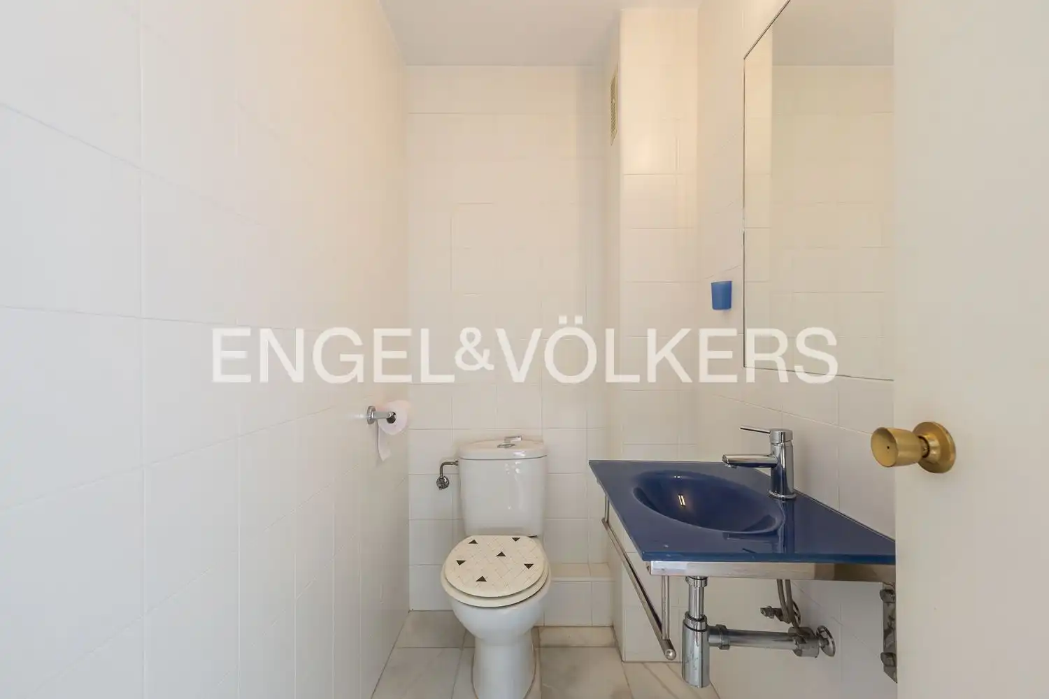 Baño de Piso en venta en Valencia con Aire acondicionado, Calefacción y Balcón