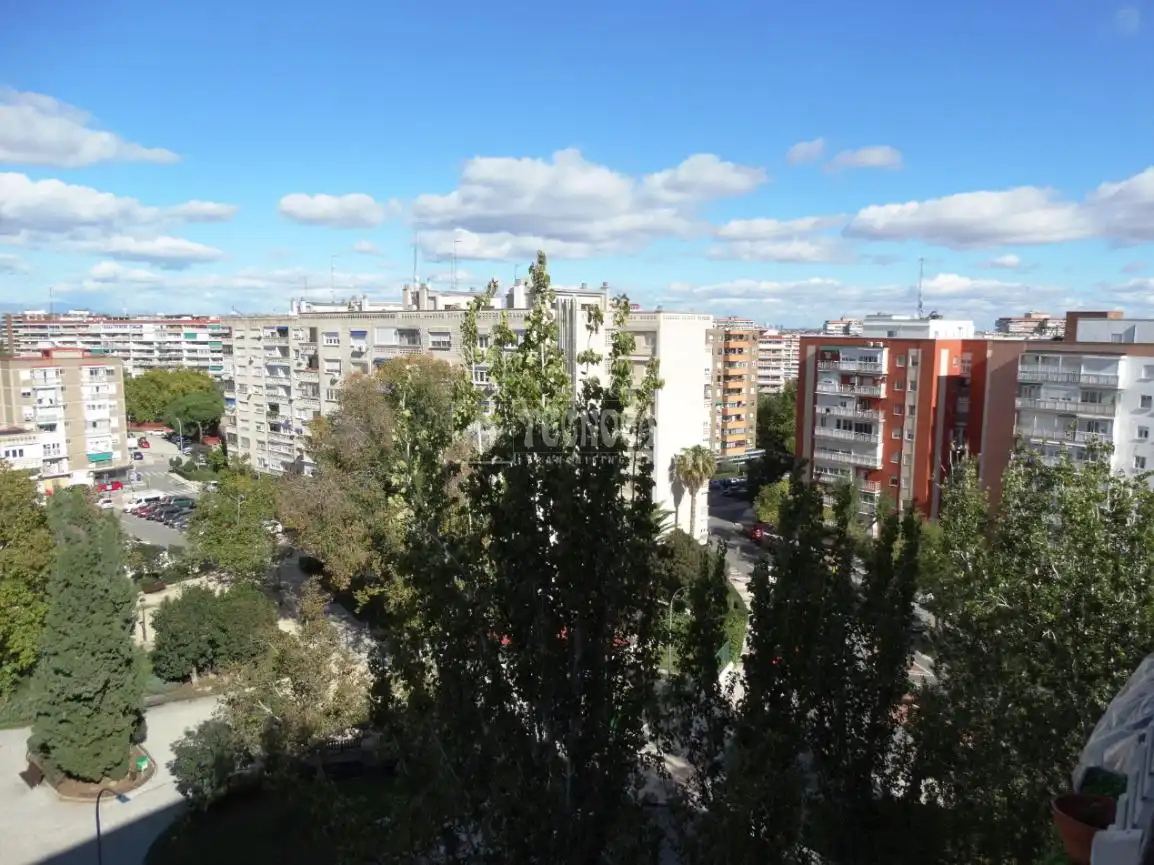 Vista exterior de Piso en venta en Alcorcón con Calefacción, Parquet y Terraza