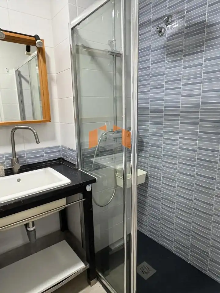 Bany de Estudi en venda en Vigo  amb Calefacció i Parquet