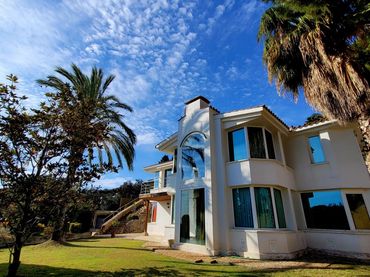 Villa avec balcon à vendre à Montgoda