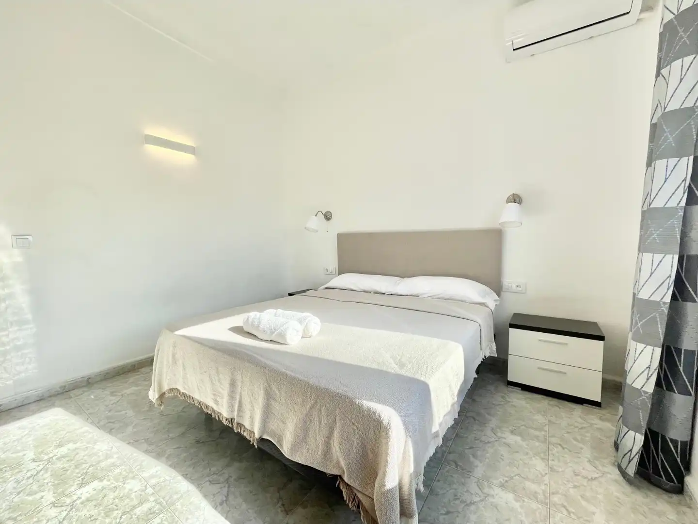 Habitación de Apartamento de alquiler en Torrevieja con Aire acondicionado, Calefacción y Terraza