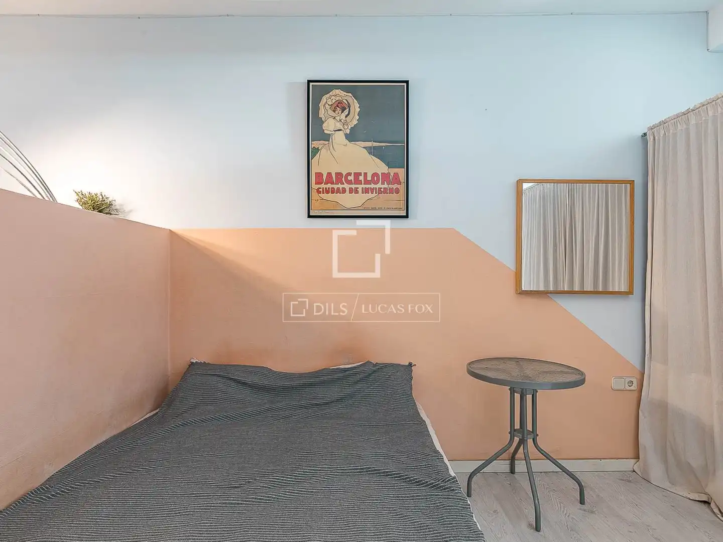 Habitación de Piso en venta en Barcelona con Amueblado y Balcón