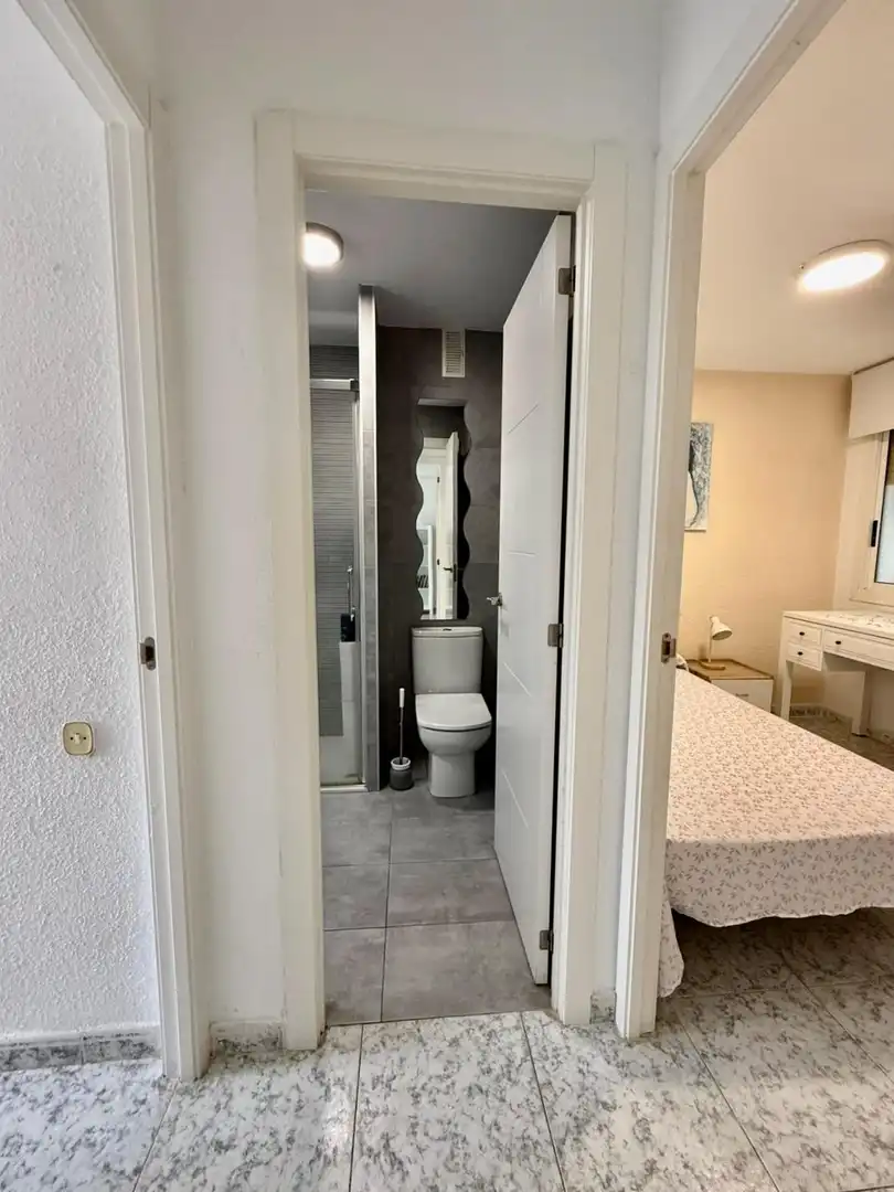 Baño de Apartamento en venta en Benidorm con Terraza y Amueblado