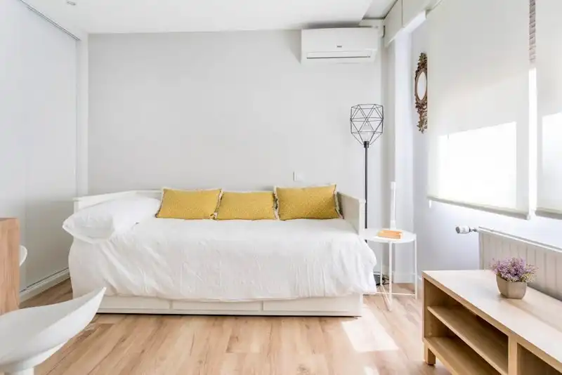 Schlafzimmer von Wohnung zur Miete in Madrid mit Klimaanlage und Möbliert