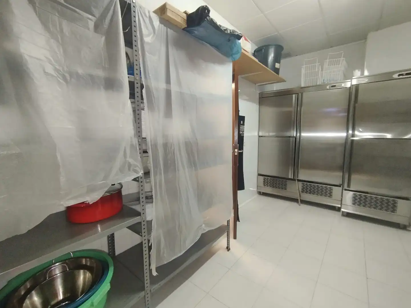 Cuina de Local de lloguer en Socuéllamos amb Aire condicionat i Moblat