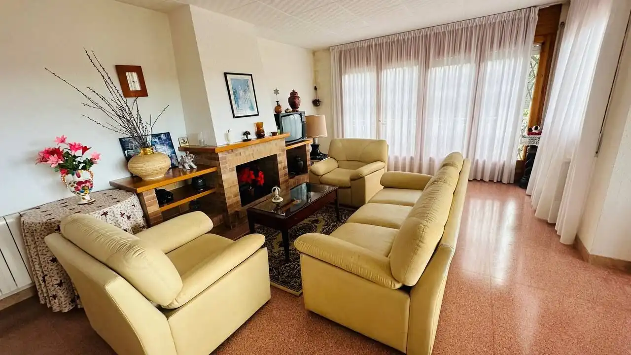 Sala d'estar de Casa o xalet en venda en Lloret de Mar amb Calefacció, Jardí privat i Terrassa