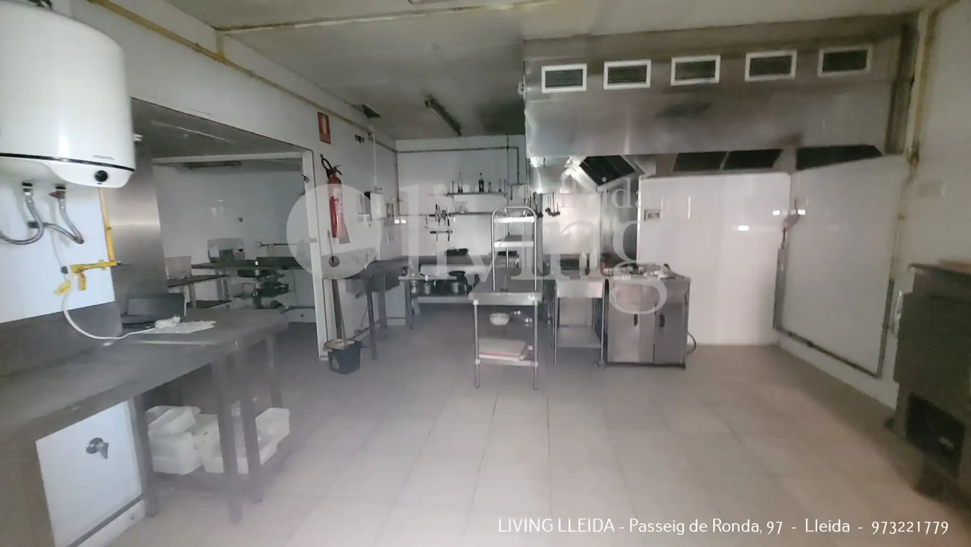 Cuina de Local en venda en Cubelles amb Aire condicionat, Calefacció i Terrassa
