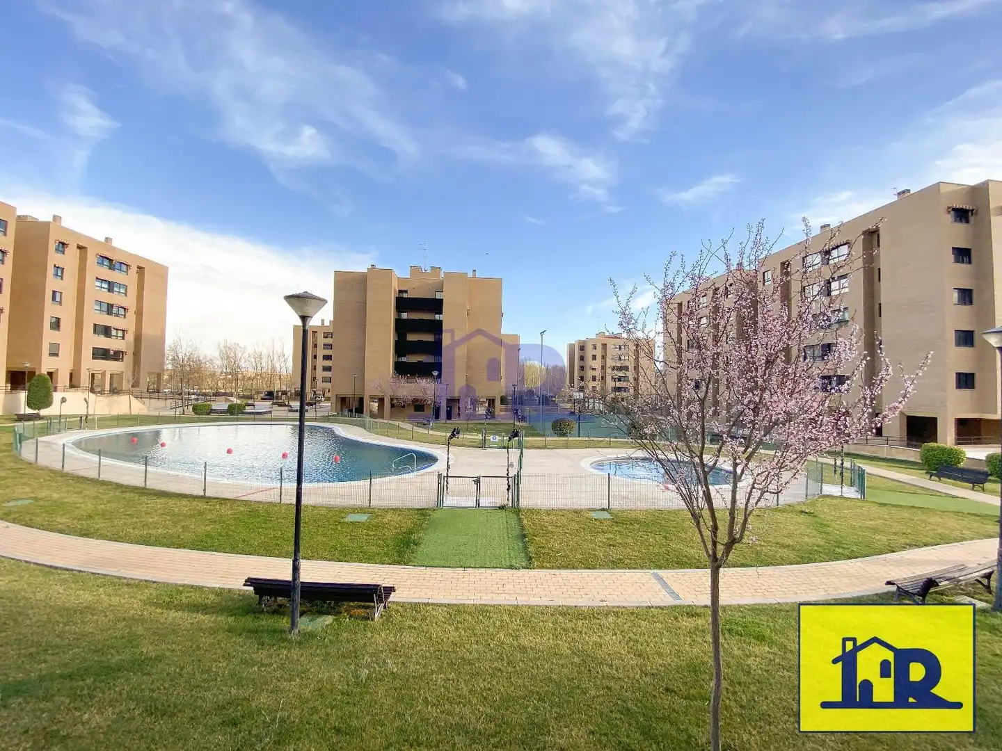 Piscina de Pis en venda en Cuenca amb Calefacció, Terrassa i Traster