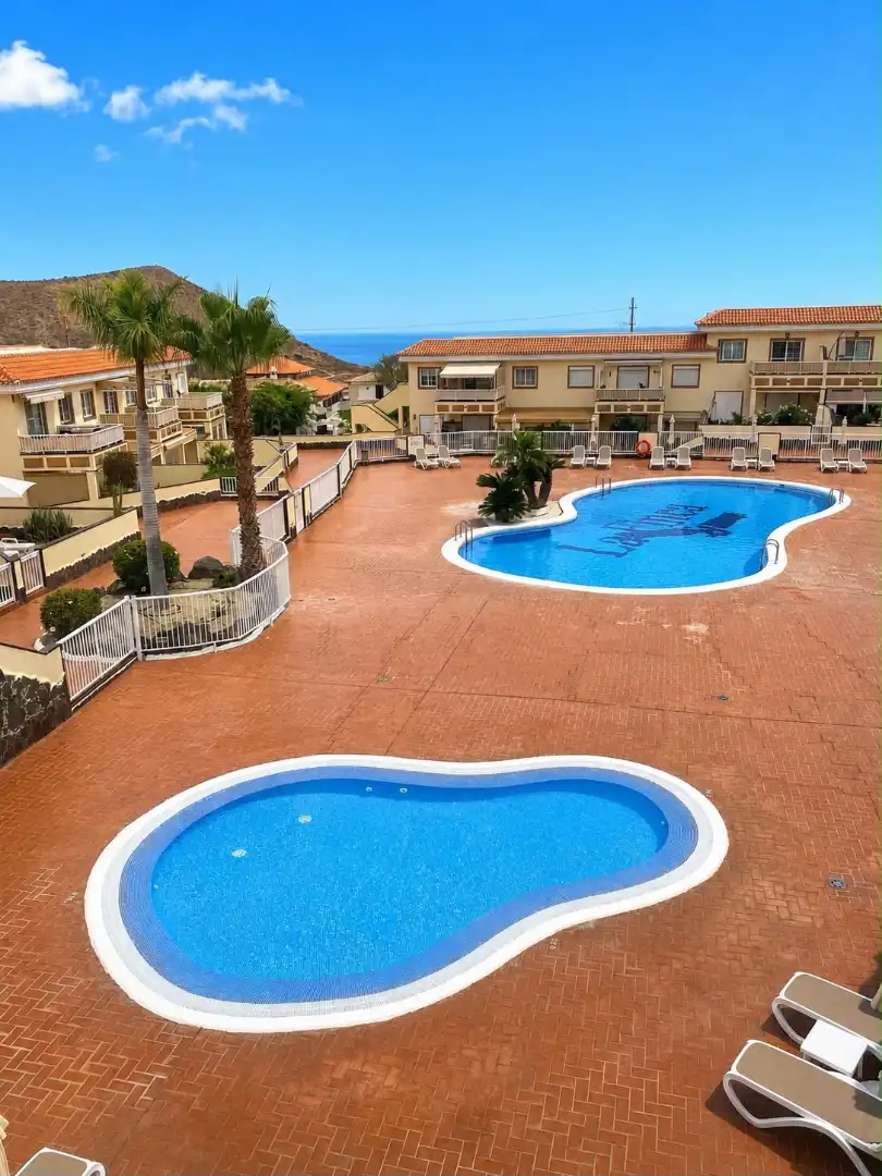 Piscina de Apartamento de alquiler en Arona con Terraza, Amueblado y Horno