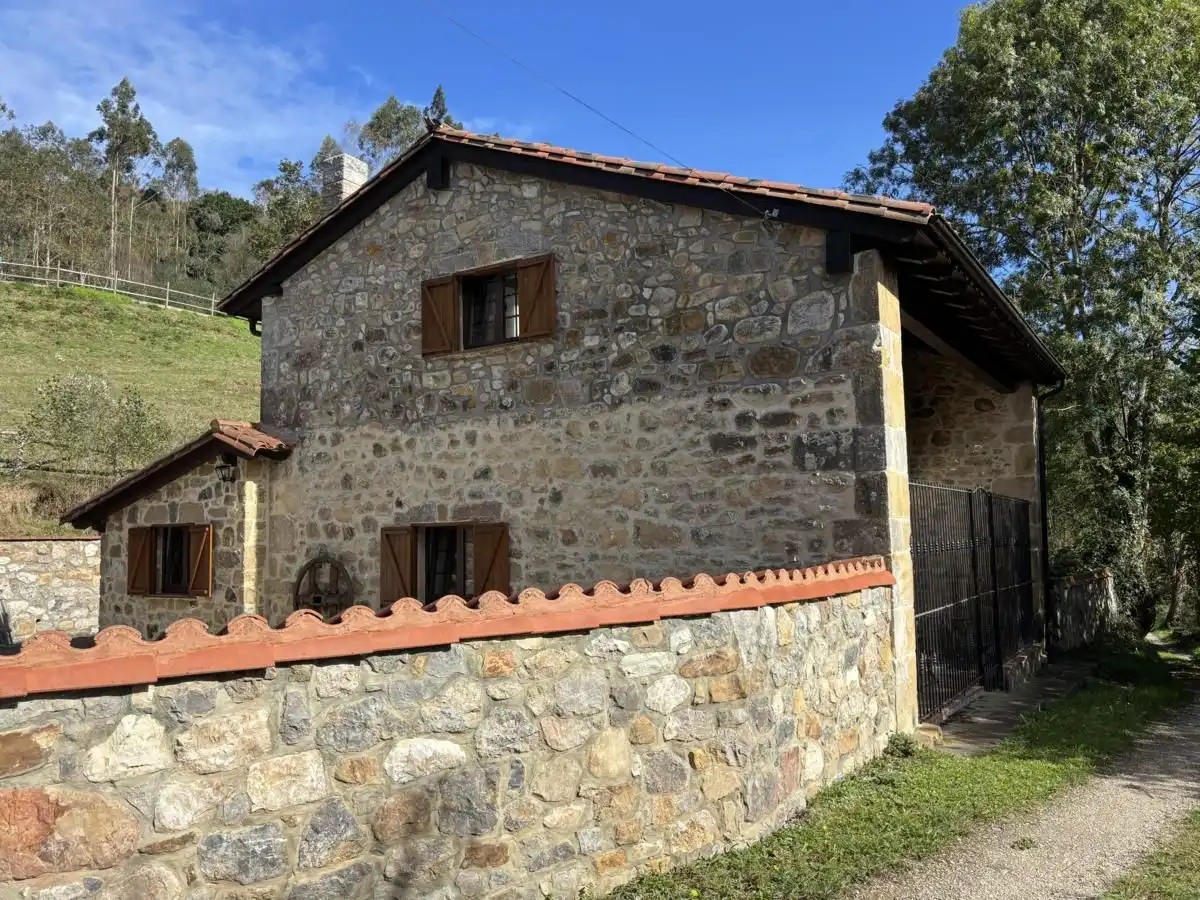 Vista exterior de Casa o chalet en venta en Cabrales, Asturias