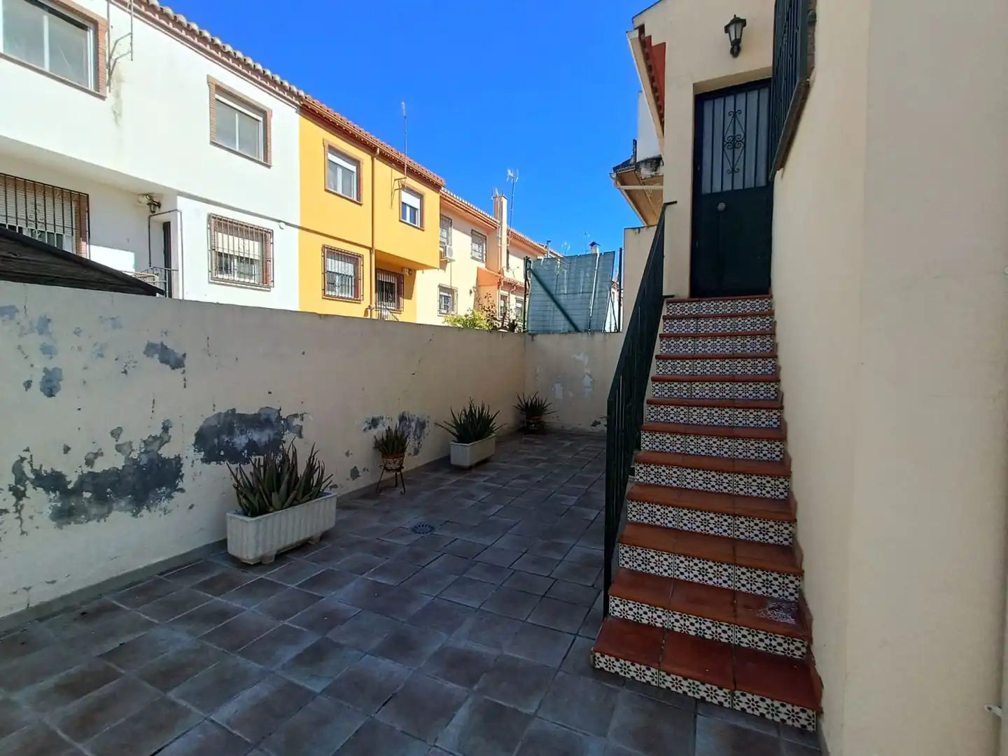 Vista exterior de Casa o chalet en venta en Cúllar Vega con Calefacción y Trastero
