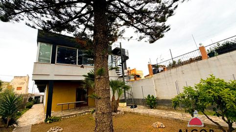 Chalet en venta en Afueras, 3 dormitorios., imatge 2