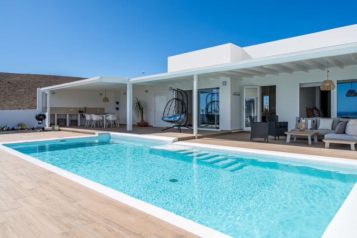 Piscina de Casa o xalet en venda en Yaiza amb Jardí privat, Piscina i Moblat