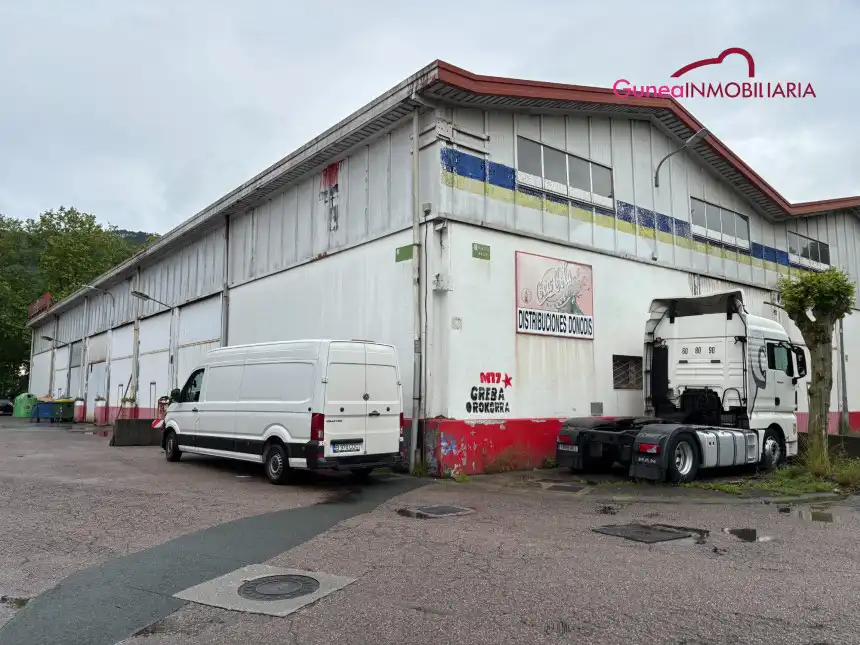 Außenansicht von Fabrikhallen zur Miete in Lezo