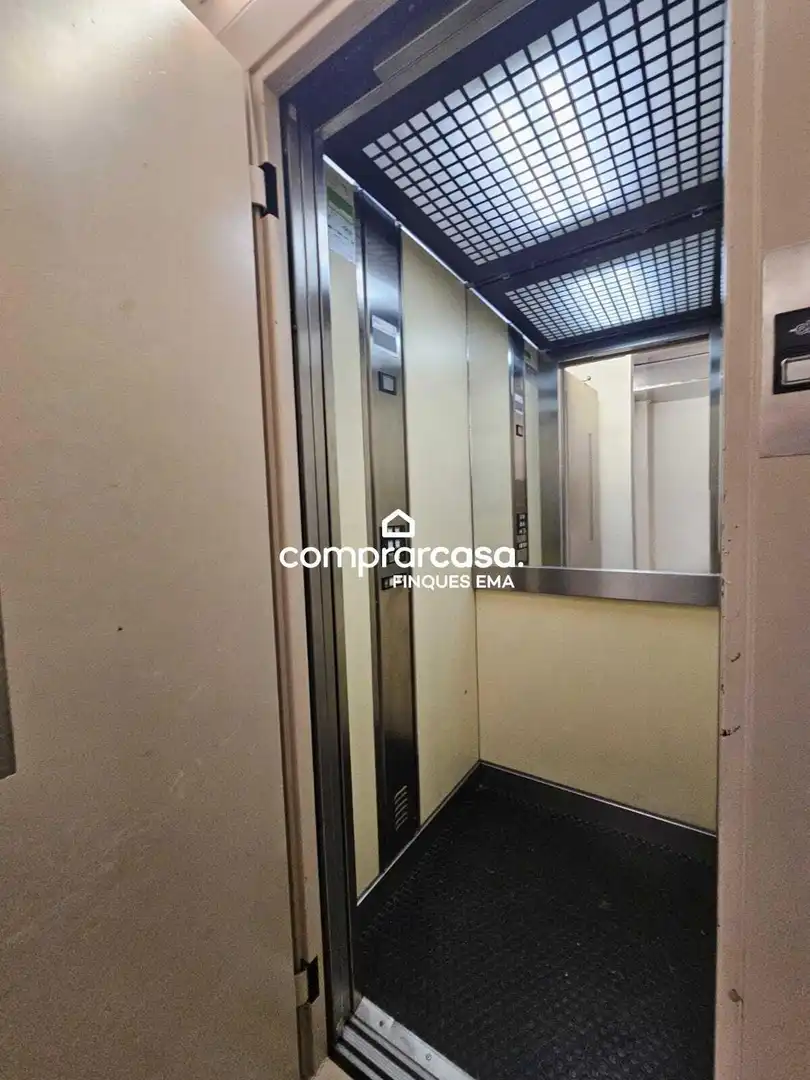 Piso en venta en Barcelona con Balcón