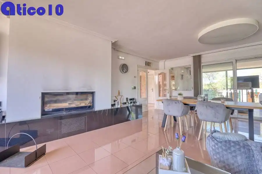Comedor de Casa o chalet en venta en Gijón  con Calefacción, Jardín privado y Parquet