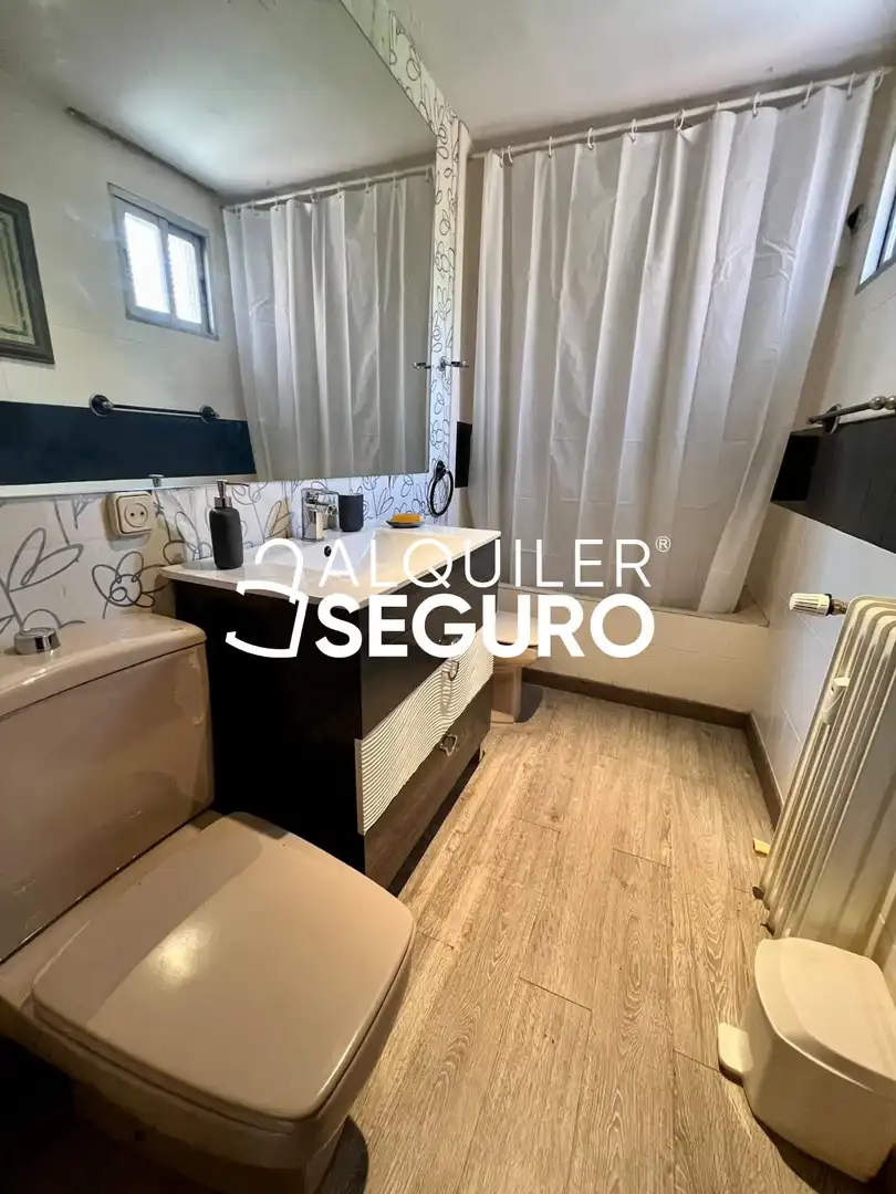 Schlafzimmer von Wohnung zur Miete in Madrid mit Heizung und Möbliert