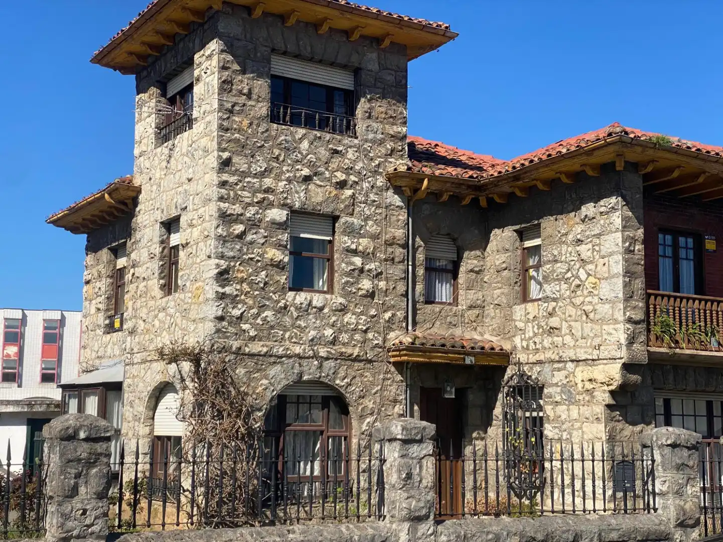 Vista exterior de Casa o chalet en venta en Torrelavega  con Calefacción, Trastero y Balcón