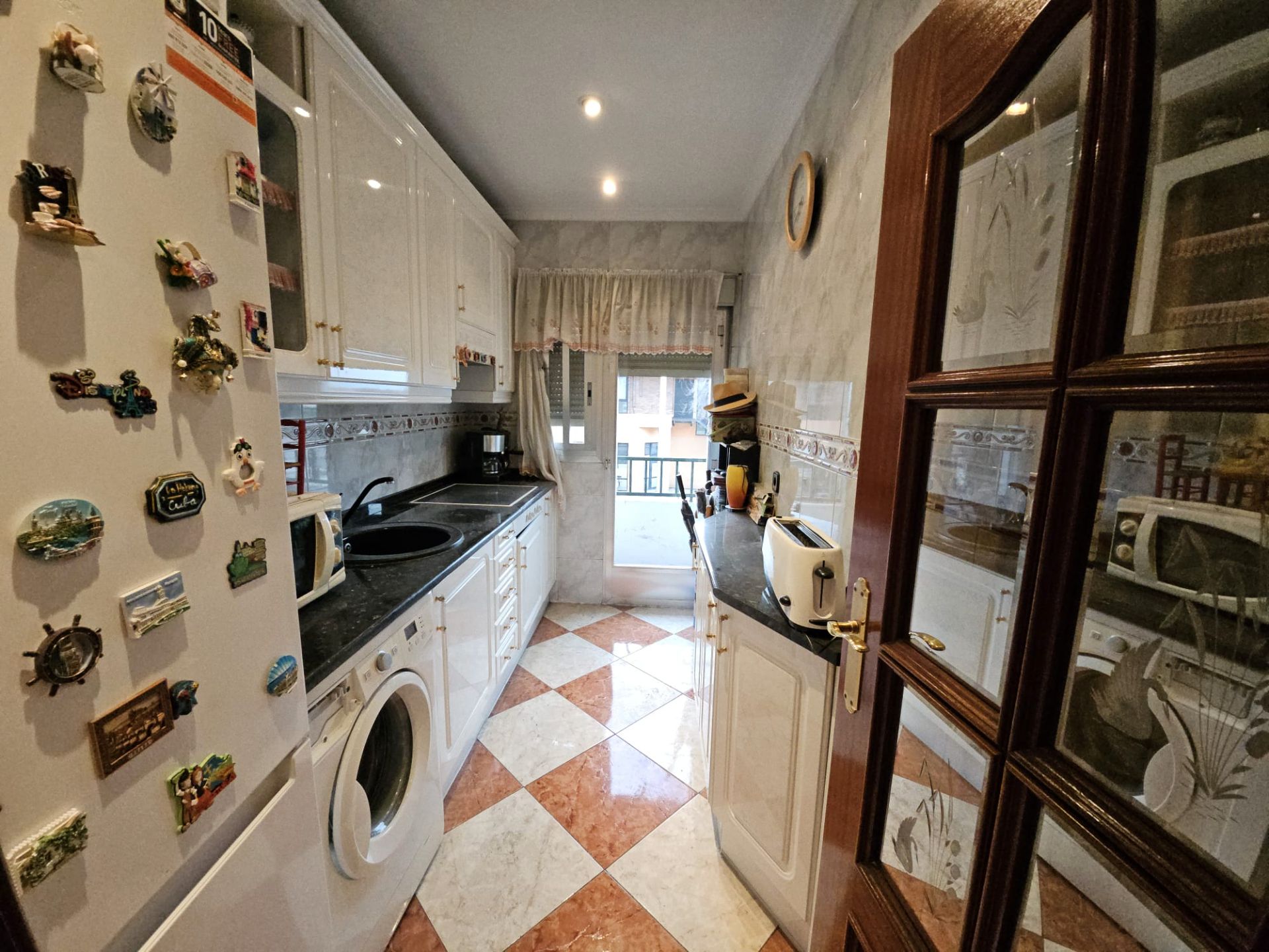 Cuina de Pis en venda en Getafe amb Parquet, Moblat i Alarma