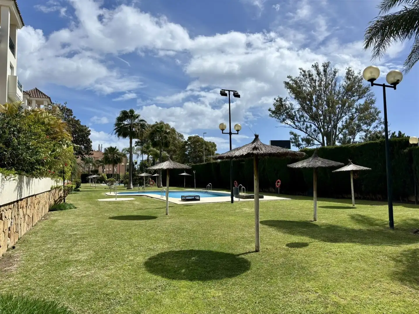 Piscina de Apartament en venda en Marbella amb Aire condicionat i Terrassa