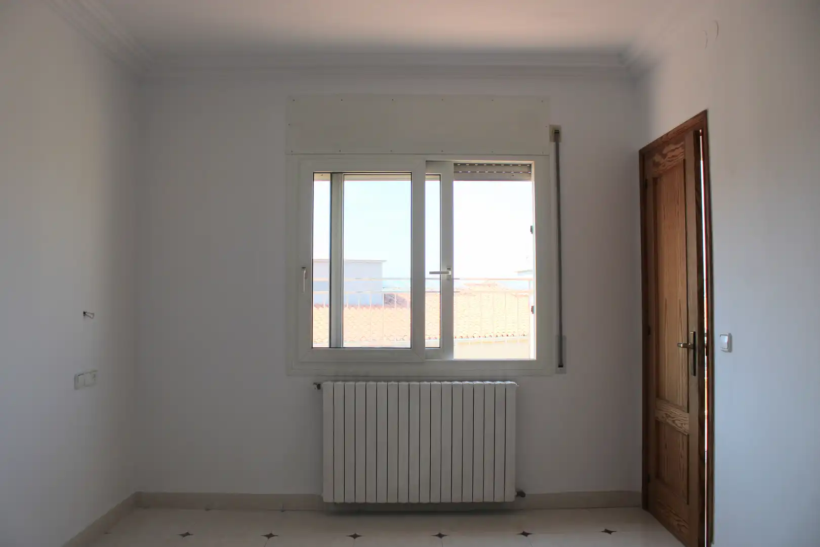 Schlafzimmer von Dachboden zur Miete in Girona mit Heizung, Terrasse und Balkon