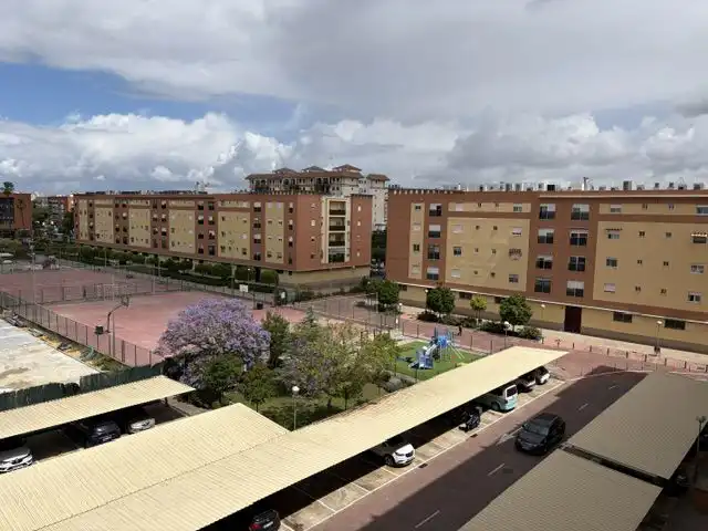 Exterior view of Flat for sale in Sevilla  with Air Conditioner and Storage room