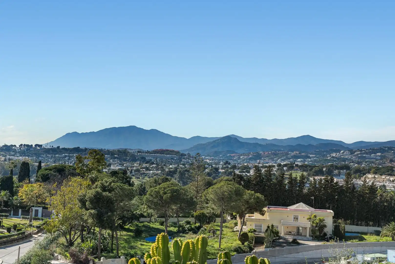 Vista exterior de Apartament en venda en Marbella amb Piscina comunitària