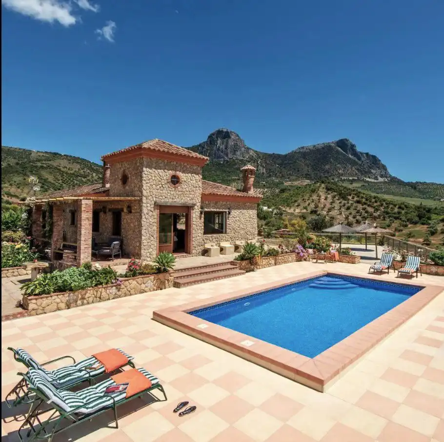 Casa rústica amb piscina en venda a N/A