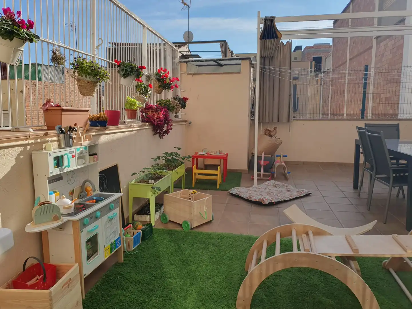 Houses for sale in Carrer de Pujós, 60, Collblanc