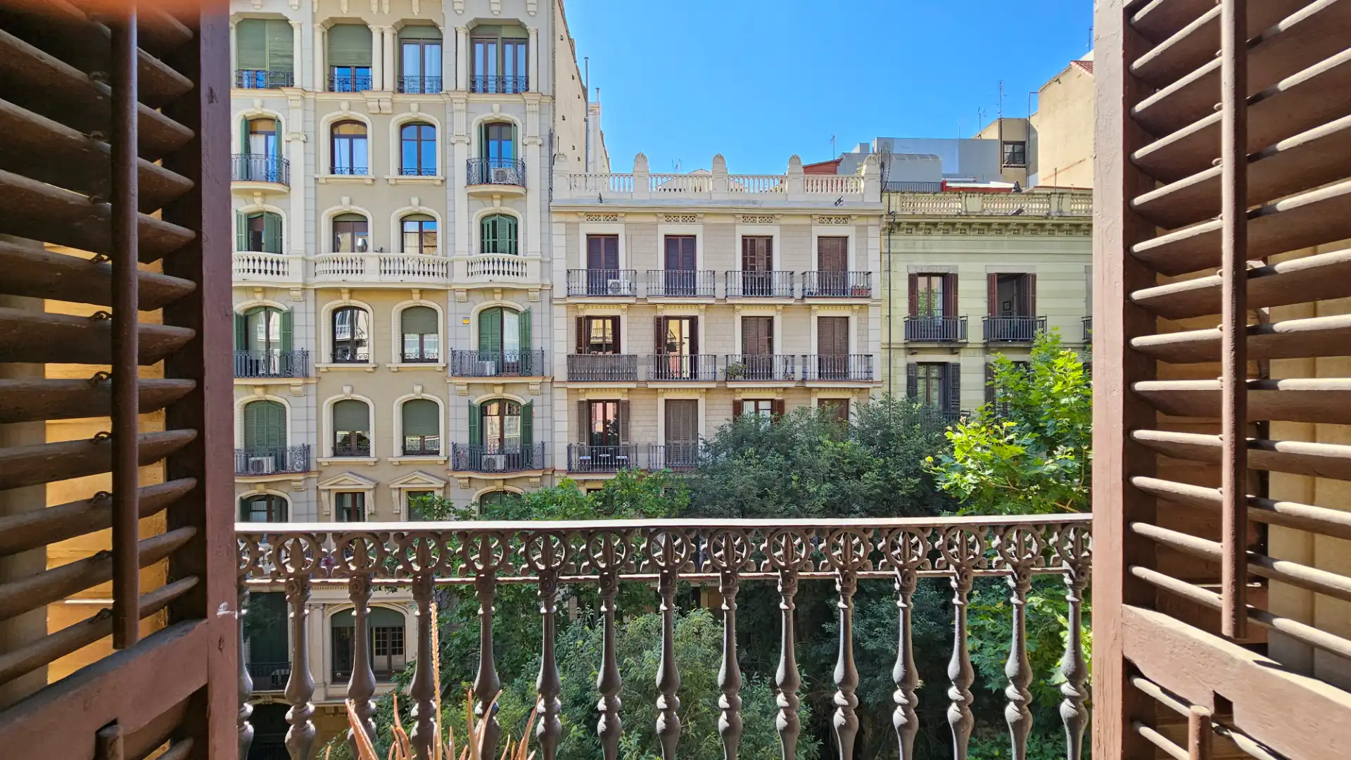 Außenansicht von Büro zur Miete in Barcelona mit Heizung und Internet