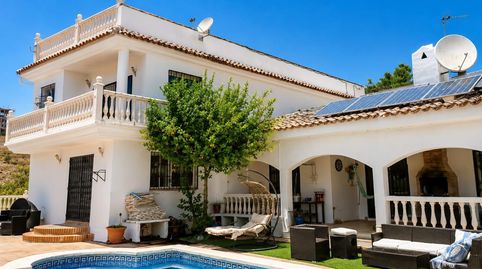 Villa independiente con piscina, vistas al mar y 780 m2 de parcela en Mijas