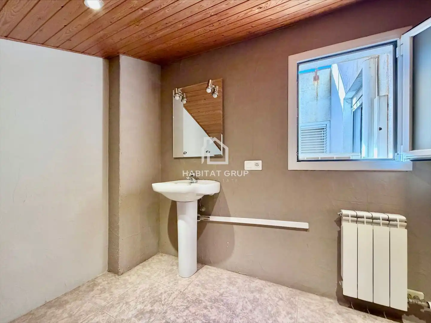 Baño de Dúplex en venta en Girona con Aire acondicionado, Calefacción y Terraza