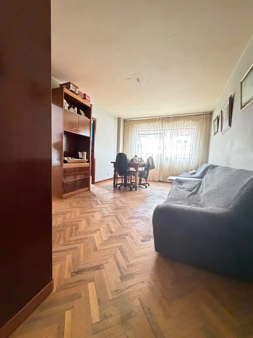 Sala d'estar de Pis en venda en A Laracha   amb Calefacció, Traster i Moblat