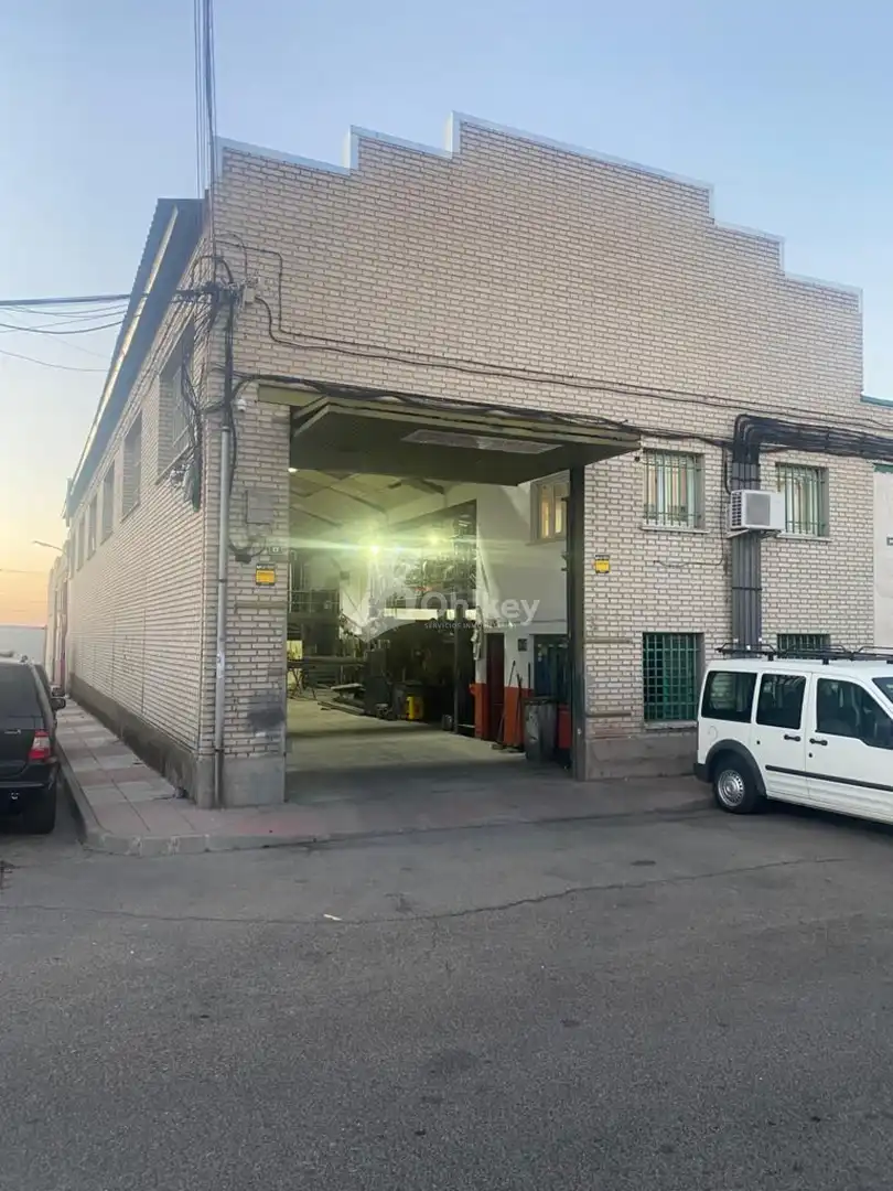 Außenansicht von Fabrikhallen zum Verkauf in Humanes de Madrid