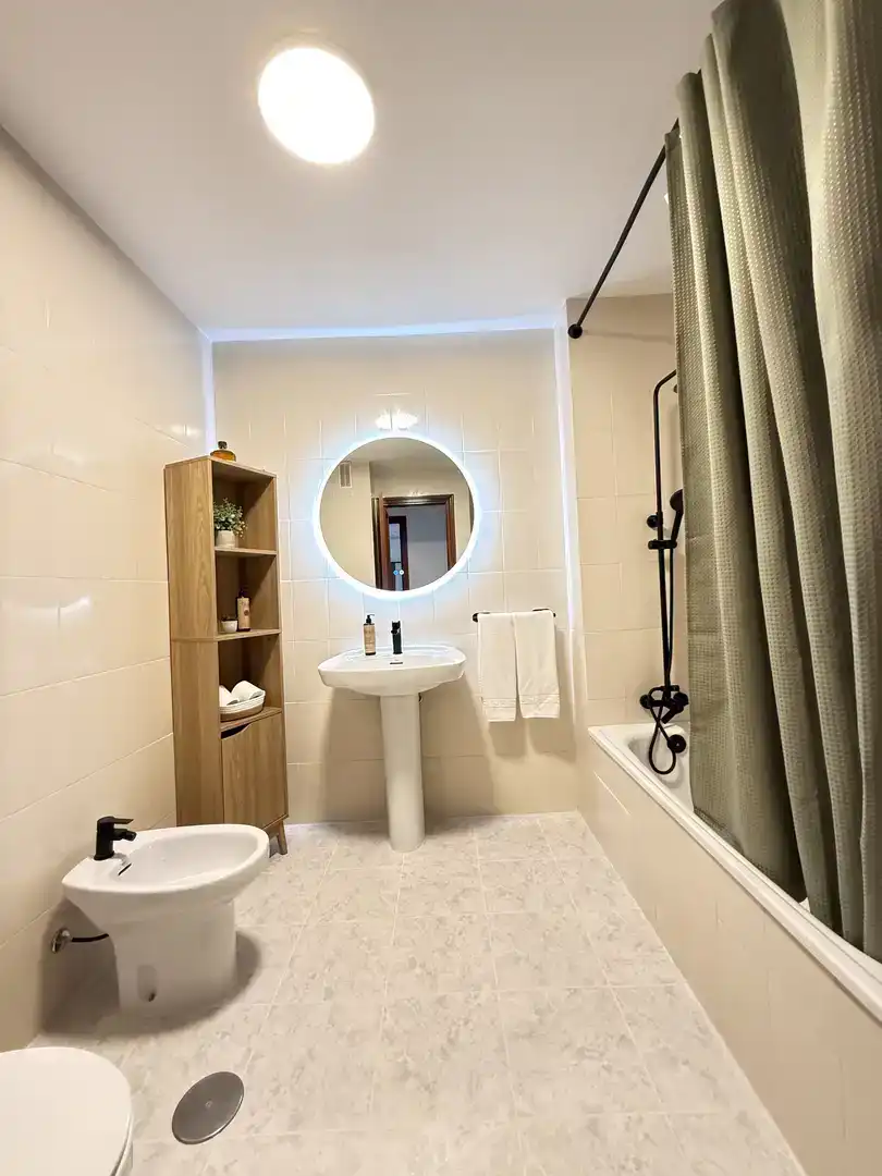 Badezimmer von Wohnung zur Miete in Ronda mit Klimaanlage und Balkon