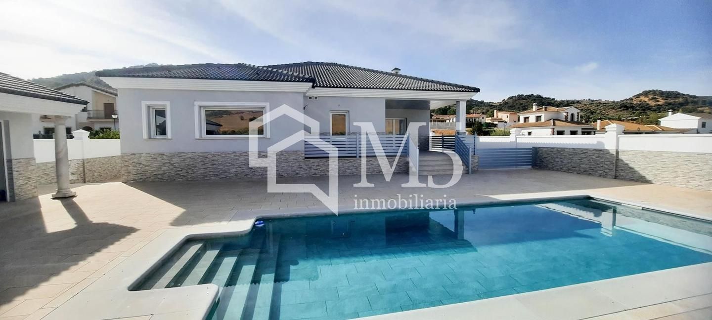 Vista exterior de Casa o xalet en venda en Casabermeja amb Terrassa i Piscina