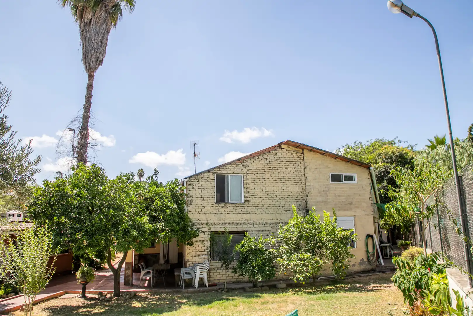 Vista exterior de Casa o chalet en venta en Castilleja de la Cuesta con Aire acondicionado, Calefacción y Jardín privado