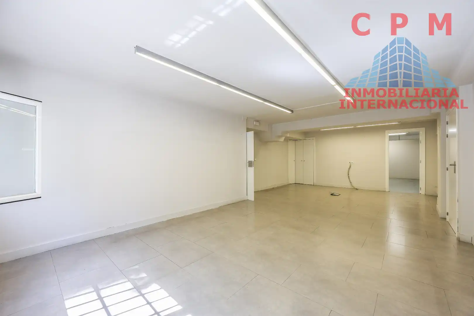 Local de lloguer en Madrid amb Aire condicionat, Calefacció i Internet