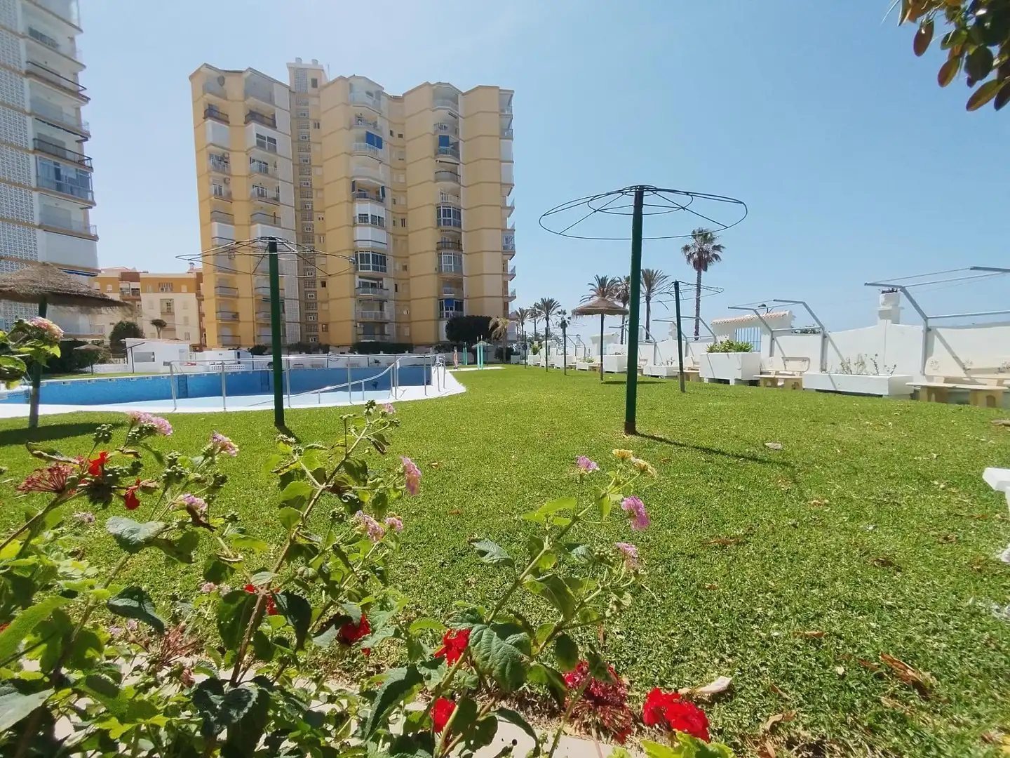 Vista exterior de Apartamento de alquiler en Torrenueva Costa con Jardín privado, Terraza y Amueblado