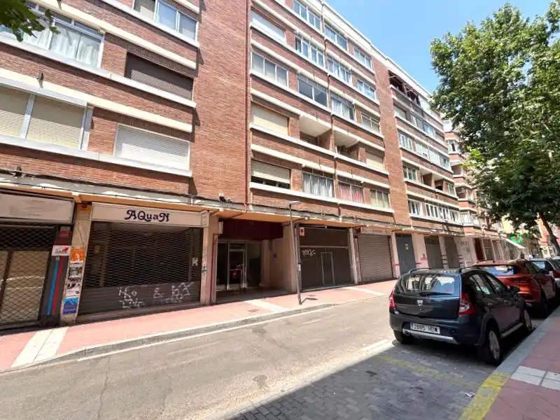 Vista exterior de Piso en venta en Valladolid con Calefacción y Balcón