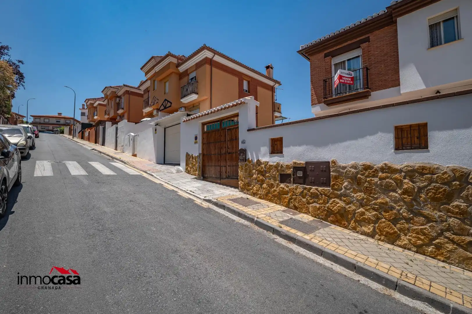 Vista exterior de Casa adosada en venta en Jun con Aire acondicionado, Jardín privado y Piscina