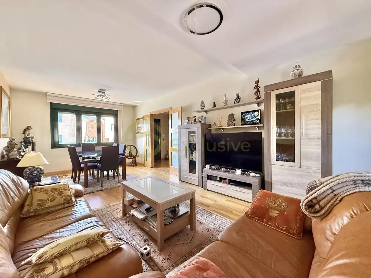 Sala de estar de Casa o chalet en venta en Avilés con Calefacción, Jardín privado y Parquet