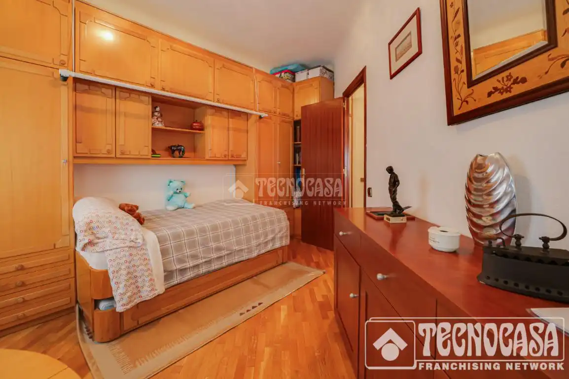 Habitación de Casa adosada en venta en Santa Coloma de Gramenet con Aire acondicionado, Calefacción y Parquet