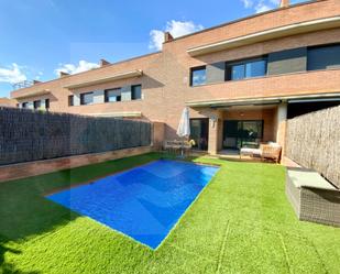 Swimming pool of Single-family semi-detached for sale in El Masnou  with Air Conditioner and Swimming Pool